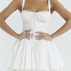 Elegant White Mini Dress with Lace - XS